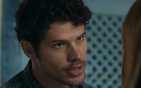 O ator José Loreto em cena da novela das nove da Globo, em que interpreta Júnior - REPRODUÇÃO/TV GLOBO