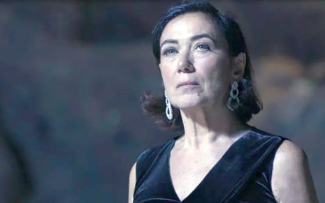 Valentina (Lilia Cabral) dará um tiro no peio do inimigo no último capítulo de O Sétimo Guardião - Reprodução/TV Globo
