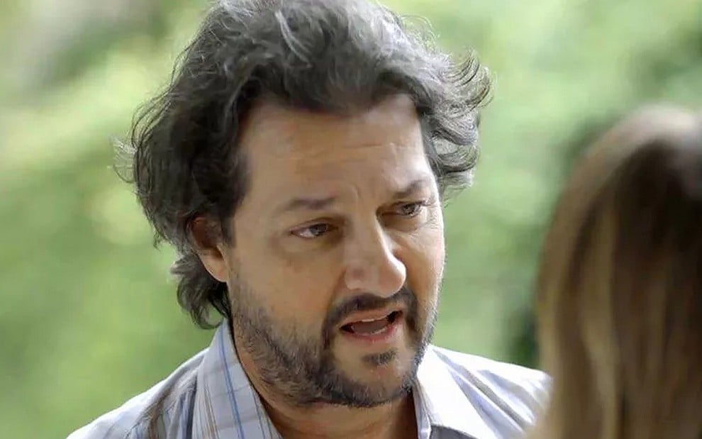 Nicolau (Marcelo Serrado) vai levar um susto durante uma briga em cena de O Sétimo Guardião - Reprodução/TV Globo
