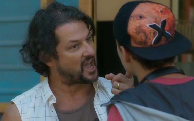 Nicolau (Marcelo Serrado) vai se surpreender com a reação do filho em O Sétimo Guardião - Reprodução/TV Globo