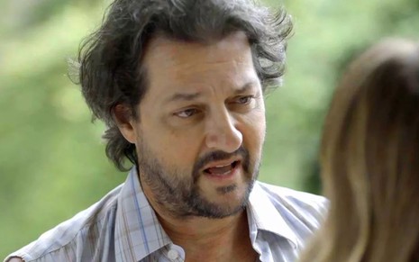 Marcelo Serrado interpreta o chapeiro machista Nicolau na novela O Sétimo Guardião - REPRODUÇÃO/TV GLOBO