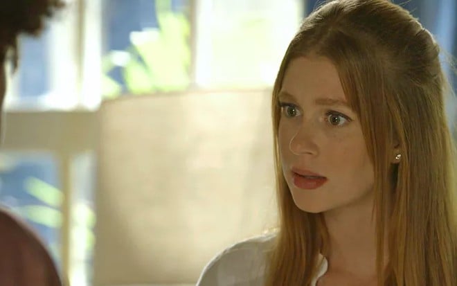 Luz (Marina Ruy Barbosa) vai encontrar objetos e desenhos misteriosos na gruta em O Sétimo Guardião - Reprodução/TV Globo