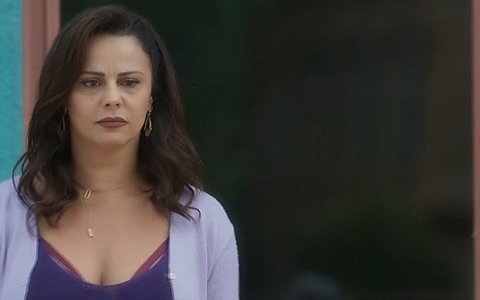 Neide (Viviane Araújo) vai testemunhar atentado em cena de O Sétimo Guardião - Reprodução/TV Globo