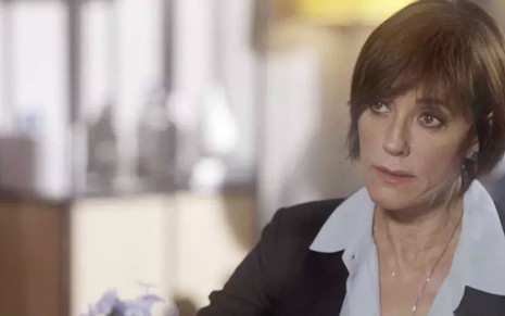 Carmen (Christiane Torloni) contará que foi procurada pelo ex, mas evitou reencontro com o filho - Reprodução/TV Globo