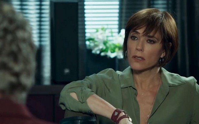 Carmen (Christiane Torloni) tentara encontrar o ex nos próximos capítulos de O Tempo Não Para - Reprodução/TV Globo