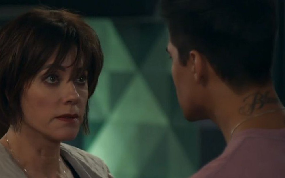 Carmen (Christiane Torloni) enfrentará Lalá (Micael) em cena de O Tempo Não Para - Reprodução/TV Globo