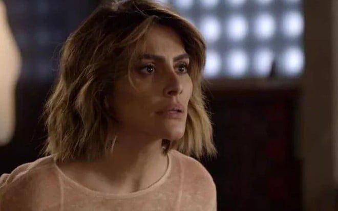 Betina (Cleo) seduzirá gigolô para convencê-lo a matar sua rival em O Tempo Não Para - Reprodução/TV Globo