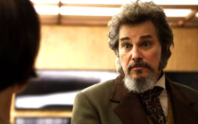 Dom Sabino (Edson Celulari) será vítima de golpe da barriga duplo em O Tempo Não Para - Reprodução/TV Globo