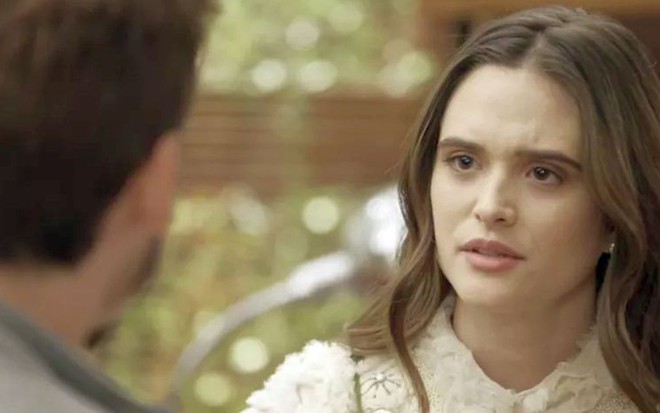 Juliana Paiva (Marocas) em cena de O Tempo Não Para; mocinha tentará salvar o pai da cadeia - Reprodução/TV Globo
