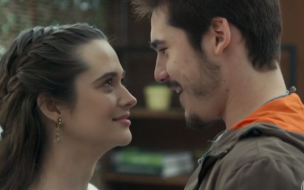 Marocas (Juliana Paiva) e Samuca (Nicolas Prattes) terão a primeira noite de amor - Reprodução/TV Globo