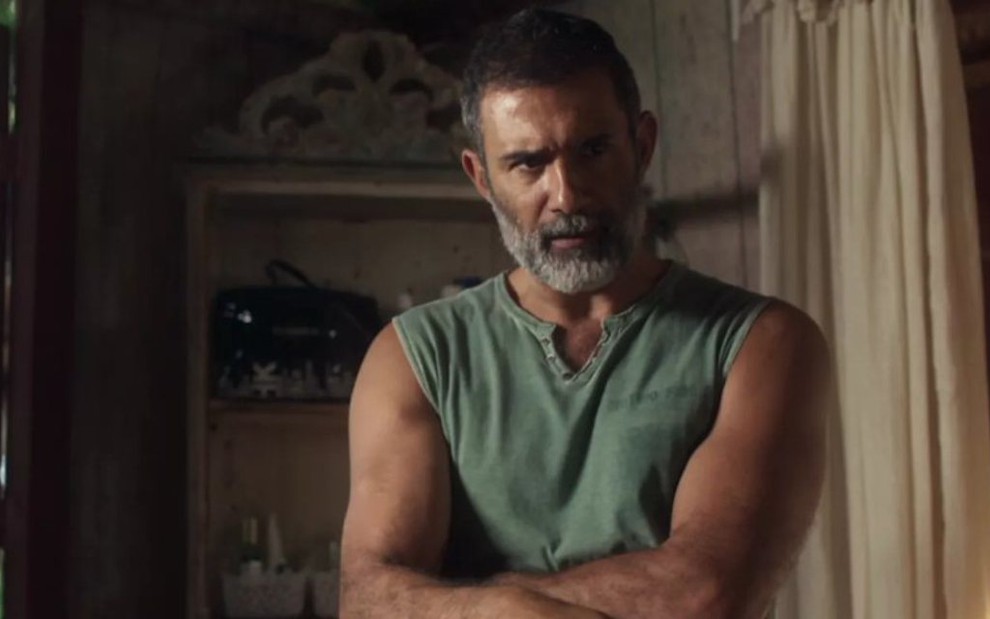 Marcos Pasquim interpreta o pescador Marino na novela O Tempo Não Para: superação - Reprodução/TV Globo