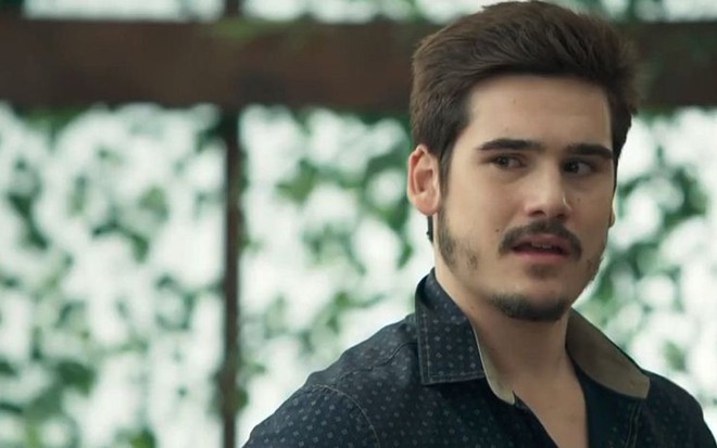 Samuca (Nicolas Prattes) se surpreenderá em reencontro com o pai em O Tempo Não Para - Reprodução/TV Globo