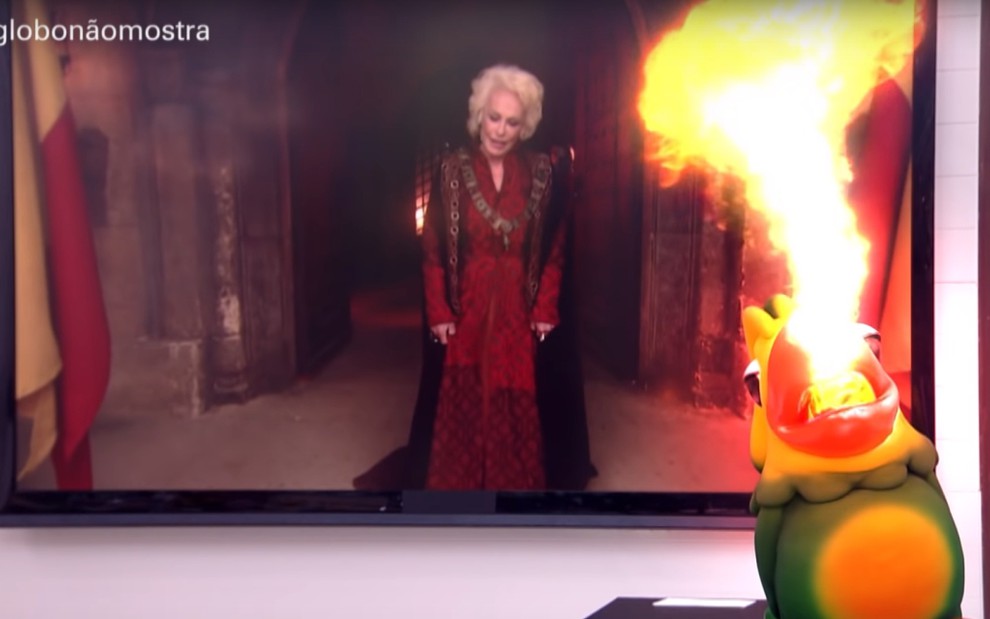 Louro José vira dragão e cospe fogo para Ana Maria Targaryen no Isso a Globo Não Mostra de domingo (14) - REPRODUÇÃO/TV GLOBO