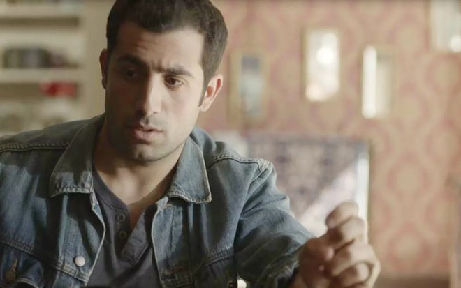 O ator Kaysar Dadour na pele de Fauze em cena de Órfãos da Terra, novela das seis da Globo