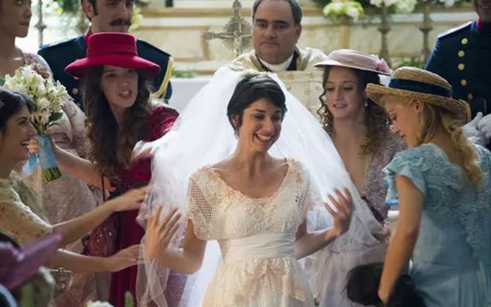 Mariana (Chandelly Braz) tira o aplique do cabelo durante casamento em Orgulho e Paixão - César Alves/TV Globo