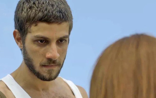 Ícaro (Chay Suede) duvida da inocência de Luzia (Giovanna Antonelli) em Segundo Sol - Reprodução/TV Globo