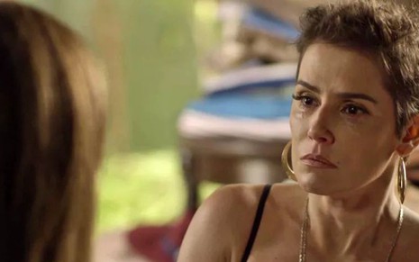 Deborah Secco em cena de Segundo Sol; Karola vai morrer para salvar o filho postiço no final - Reprodução/TV Globo