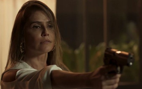 Karola (Deborah Secco) acreditará que a cafetina armou para desmascará-la em Segundo Sol - Reprodução/TV Globo