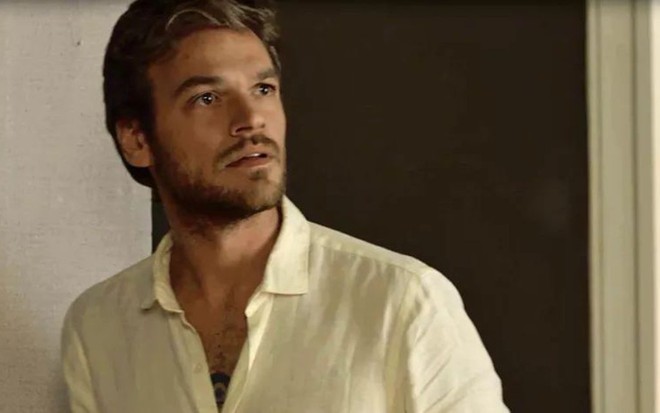 Beto (Emilio Dantas) pressionará a mãe para desvendar o passado da cafetina de Segundo Sol - Reprodução/TV Globo