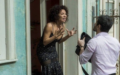 Cacau (Fabiula Nascimento) vai expulsar Edgar (Caco Ciocler) de casa em cena de Segundo Sol - Raquel Cunha/TV Globo