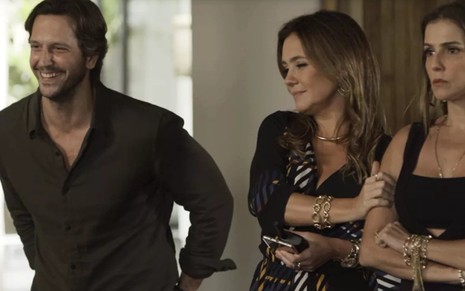 Remy (Vladimir Brichta), Laureta (Adriana Esteves) e Karola (Deborah Secco) vão se aliar em Segundo Sol - Reprodução/TV Globo