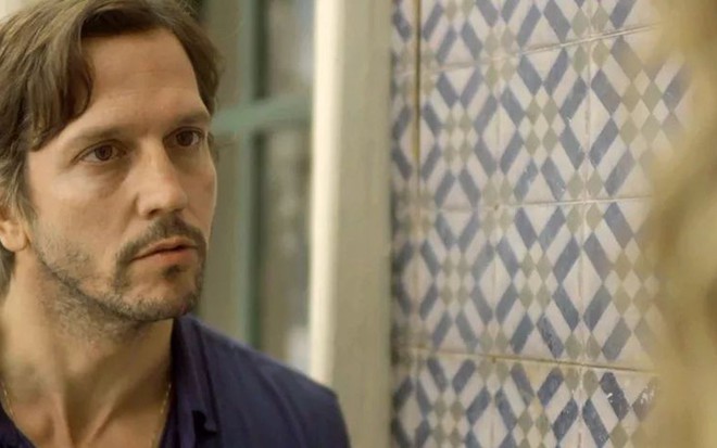 Malandro vivido por Vladimir Brichta será levado para a cadeia após revelar que não morreu - Reprodução/TV Globo