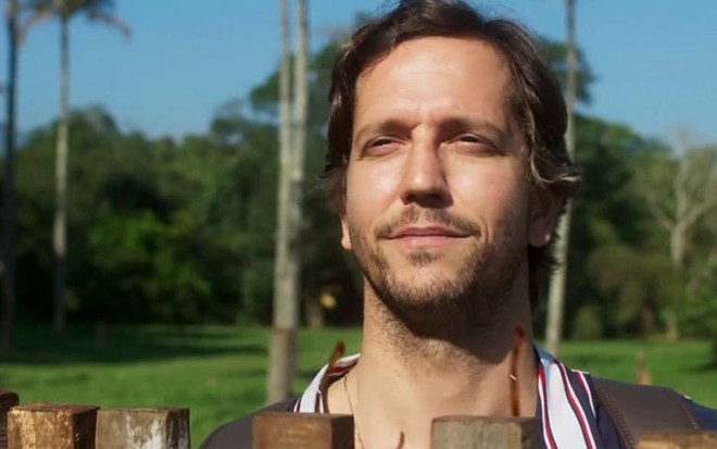 Remy (Vladimir Brichta) aparecerá ensanguentado na cama com a mocinha em Segundo Sol - Reprodução/TV Globo