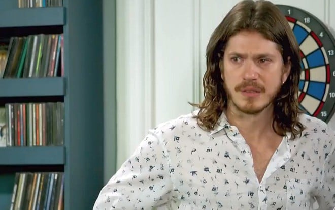 Quinzinho (Caio Paduan) confessará que mentiu sobre o acidente fatal em Verão 90 - Reprodução/TV Globo