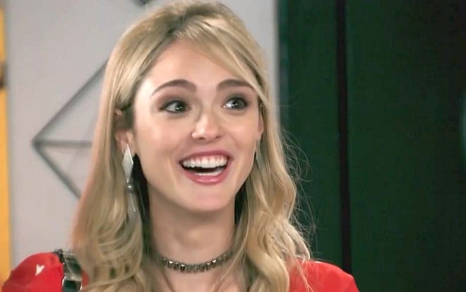 Isabelle Drummond como Manu em Verão 90: atriz mudou o visual após o fim da novela das sete - REPRODUÇÃO/TV GLOBO