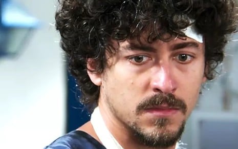 Jerônimo (Jesuíta Barbosa) vai ficar com inveja do irmão em cena de Verão 90, nova novela das sete - Reprodução/TV Globo