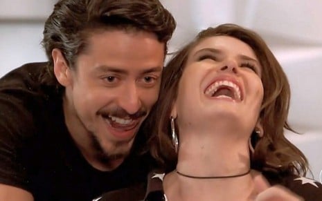 Os vilões Jerônimo (Jesuíta Barbosa) e Vanessa (Camila Queiroz) terão final feliz em Verão 90 - Reprodução/TV Globo