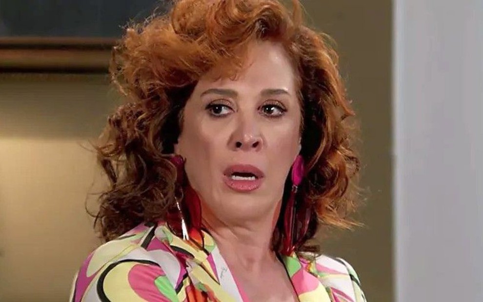 Claudia Raia em cena de Verão 90: a pantera Lidiane vai revelar que fez João brigar com Manu - Reprodução/TV Globo