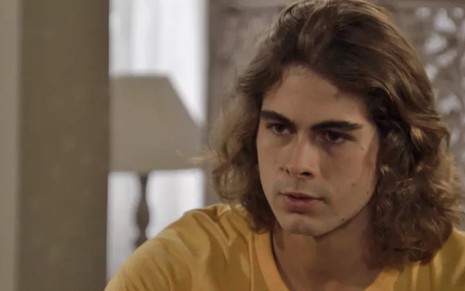 João (Rafael Vitti) vai reencontrar falsa testemunha nos próximos capítulos de Verão 90 - Reprodução/TV Globo