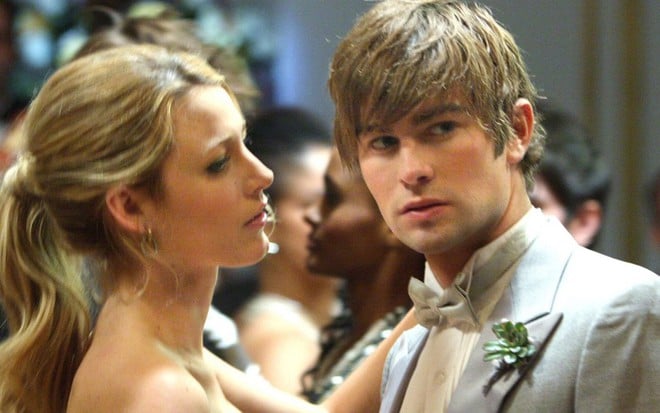 Os atores Blake Lively e Chace Crawford em cena de Gossip Girl; série teen ganhará nova versão - Divulgação/The CW