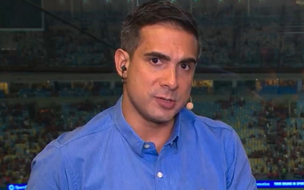 Gustavo Villani em transmissão do SporTV: narrador comanda os principais jogos do canal - REPRODUÇÃO/TV GLOBO
