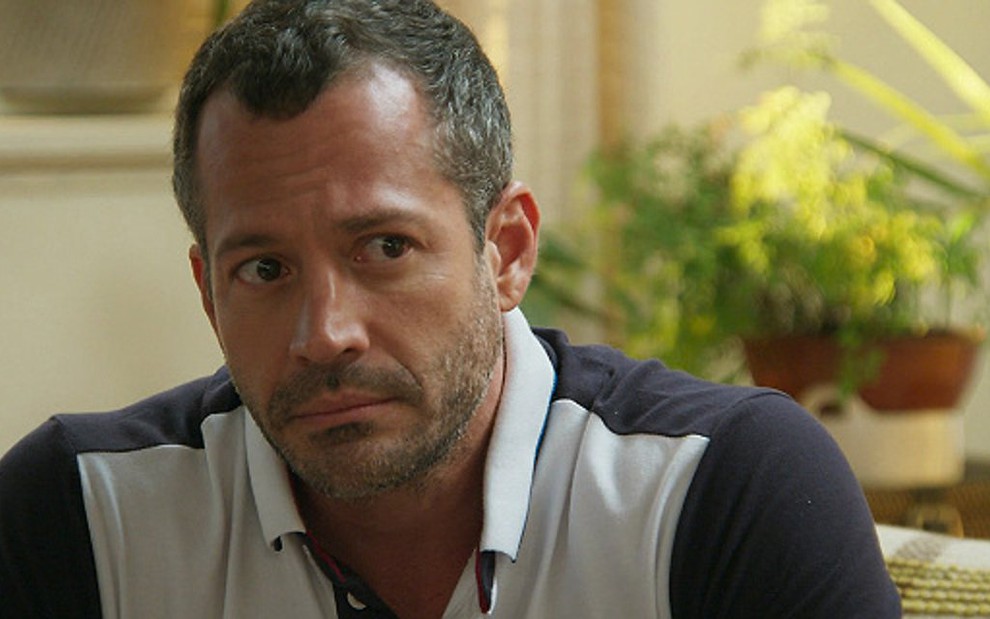 O protagonista Malvino Salvador em cena como o personagem Apolo de Haja Coração - Reprodução/Globo