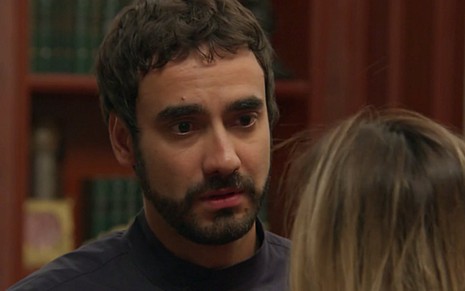 Gabriel Godoy (Leozinho) em cena de Haja Coração; bandido ficará sem o perdão da amada - Reprodução/TV Globo