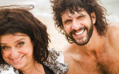 Grace Gianoukas (Teodora) e Guilherme Chelucci (Tarzan) em cena de Haja Coração - João Miguel Júnior/TV Globo