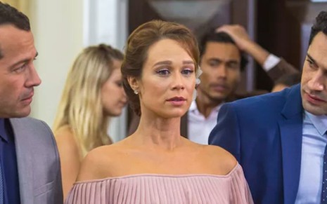 Tancinha (Mariana Ximenes) indecisa entre seus dois pretendentes em Haja Coração - Artur Meninea/TV Globo