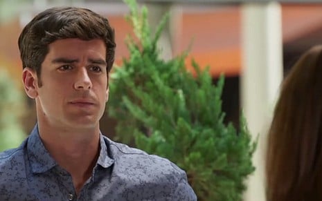 Marcos Pitombo (Felipe) em cena de Haja Coração; mocinho será vítima de chantagem da ex - Reprodução/TV Globo