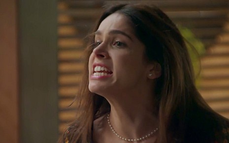 Sabrina Petraglia (Shirlei) em cena de Haja Coração; mocinha vai perder a linha e bater na irmã - Reprodução/TV Globo