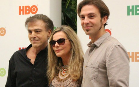 Carlos Alberto Riccelli, Bruna Lombardi e Kim Riccelli em apresentação da série que fizeram - Divulgação/HBO