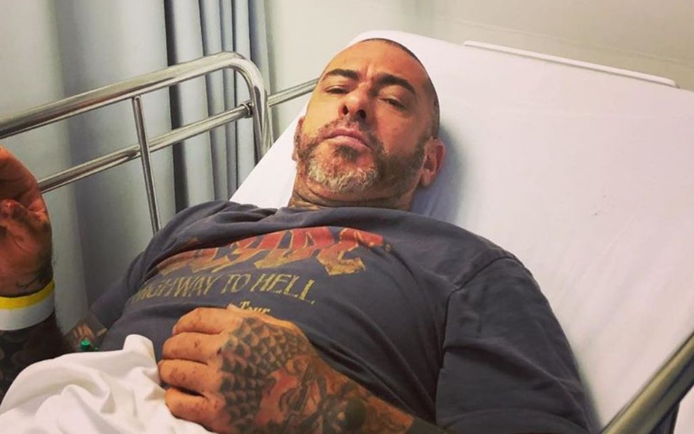 O jurado do MasterChef, da Band, Henrique Fogaça caiu de moto nesta sexta-feira (19) e foi para o hospital - REPRODUÇÃO/INSTAGRAM