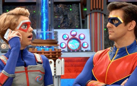 Os atores Jace Norman (Henry, à esq.) e Cooper Barnes (Capitão Man) em cena da série Henry Danger - Divulgação/Nickelodeon