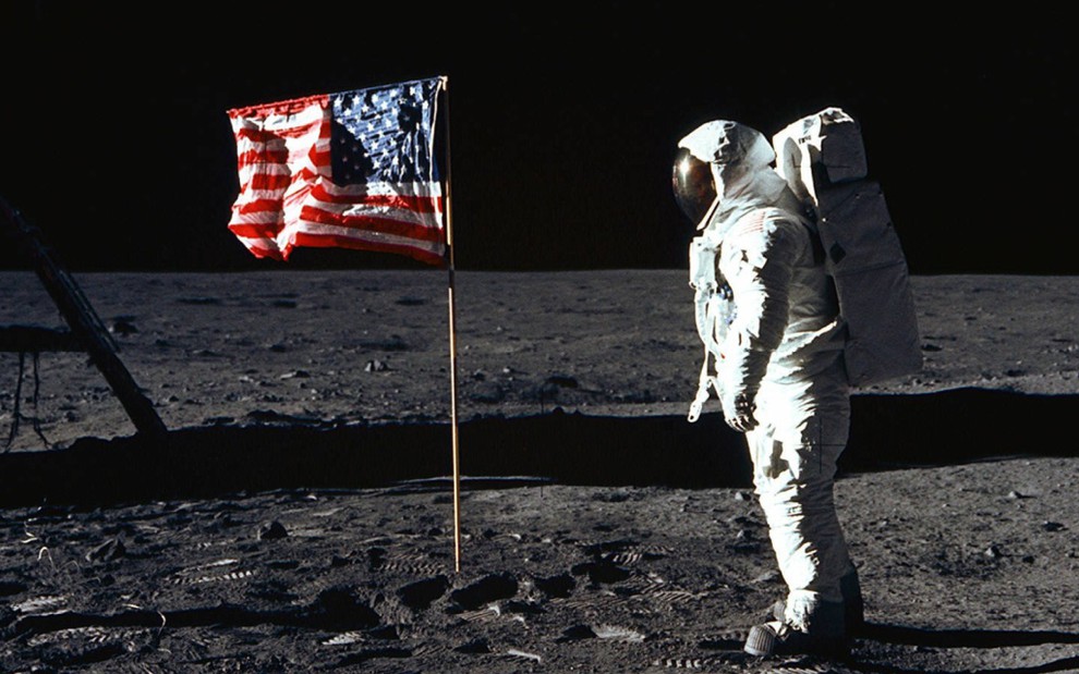 Uma das primeiras imagens do homem pisando na Lua exibida em 20 de julho de 1969 ao vivo - Divulgação/NASA