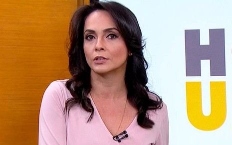 Izabella Camargo em uma das quatro entradas que fez em seu último Hora 1, em 14 de agosto: esgotada - Imagens: Reprodução/TV Globo