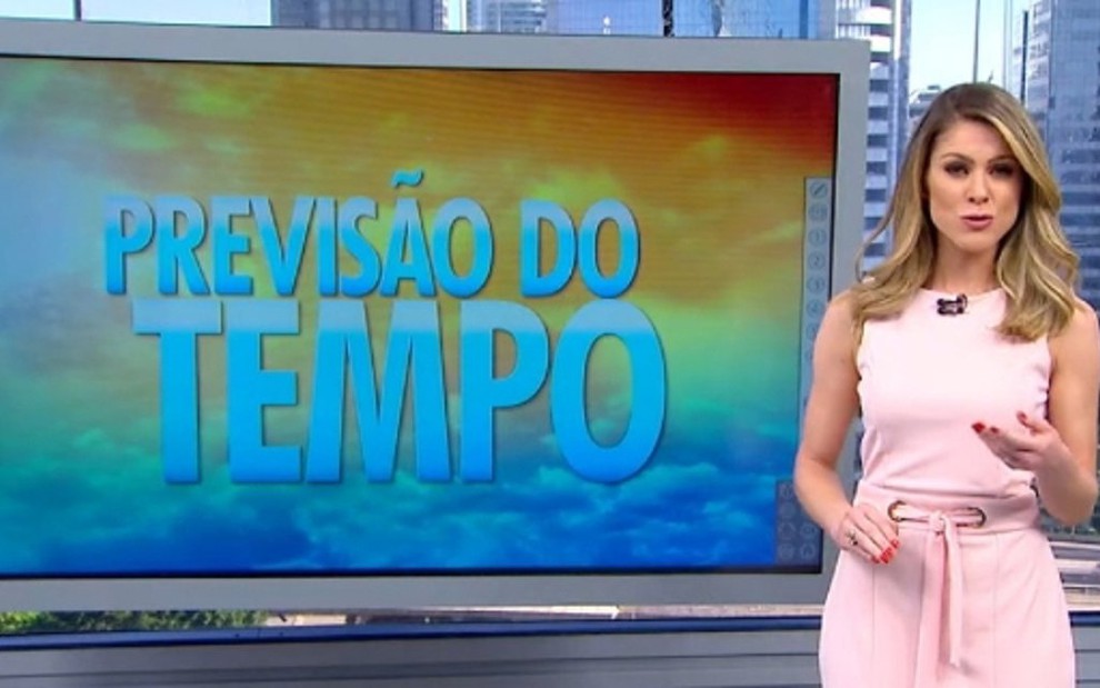 Jacqueline Brazil no Bom Dia Brasil; ela assumiu em caráter definitivo posto de apresentadora do tempo - Reprodução/TV Globo