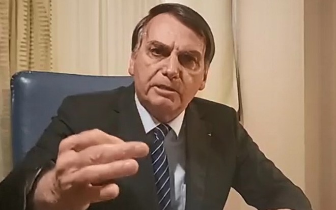 O presidente Jair Bolsonaro durante live no Facebook transmitida da Arábia Saudita na madrugada de 30 de outubro