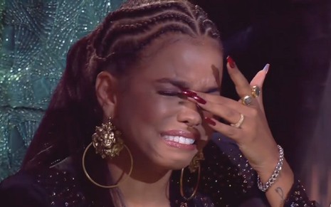A atriz Jeniffer Nascimento chorou ao ser anunciada como vencedora da temporada do Popstar - REPRODUÇÃO/TV GLOBO