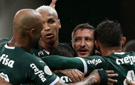 Jogadores do Palmeiras durante jogo: clube está em litígio com a Globo pelos direitos de pay-per-view - DIVULGAÇÃO/PALMEIRAS